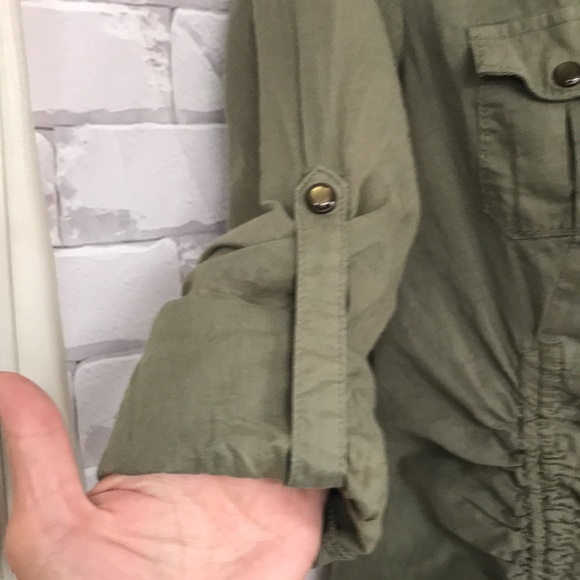 Women’s Do & Be army green, pearl button top - Picture 5 of 7